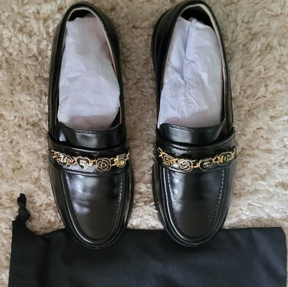 CHANEL Authentic Black Leather Loafers with Gold Accents sz 38 - Picture 6 of 10